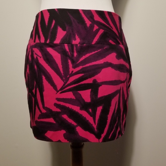 Express Printed Skirt - Picture 1 of 3